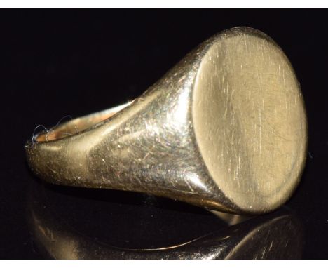 An 18ct gold signet ring, 6.1g, size I&nbsp;