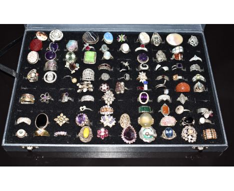 Eighty five silver rings including mother of pearl, quartz, agate, amethyst,&nbsp;marcasite, etc&nbsp;