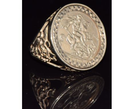 A 9ct gold ring set with a St George plaque, 10.5g, size R