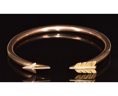 A 9ct gold flapper bangle in the form of Cupid's arrow, with registered number for 1925, 13.9g&nbsp;