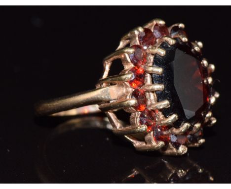 A 9ct gold ring set with a cluster of garnets, 5.2g, size M