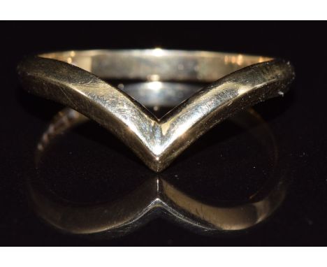 A 14ct gold V shaped ring, 1.7g, size L