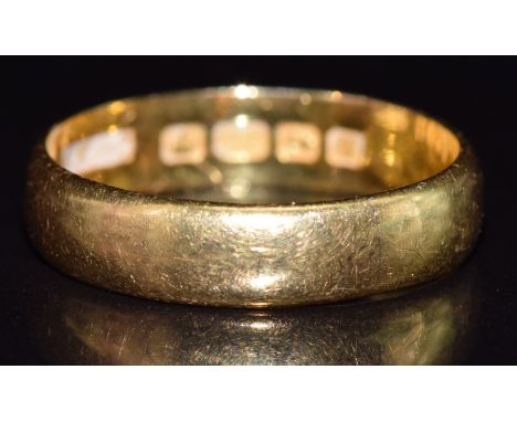 A 22ct gold wedding band / ring, Birmingham 1915, 4.6g, size O