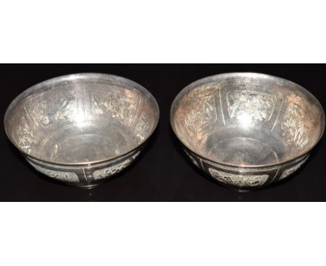 Pair of Chinese or Japanese silver pedestal bowls, diameter 12cm, total weight 213g
