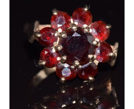 A 9ct gold ring set with a cluster of garnets, 4.5g, size Q