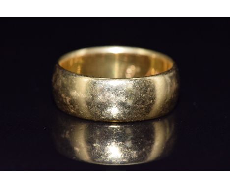 A 22ct gold wedding band / ring, 7.4g, size K