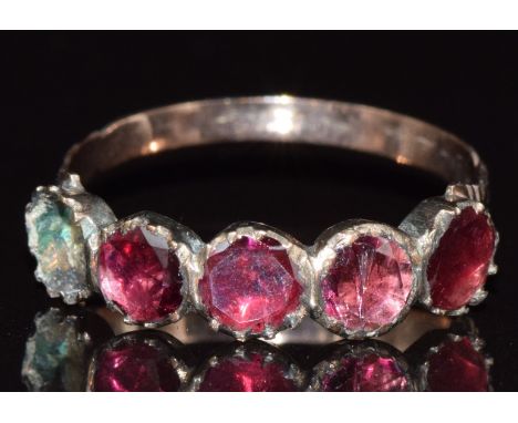 Victorian ring set with foiled garnets, 0.9g, size M