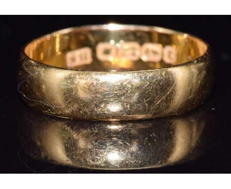 A 22ct gold wedding band / ring, Birmingham 1918, 3.6g, size K