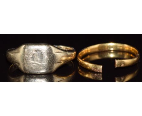 A 9ct gold signet ring (3g, size O) and a section of 22ct gold ring, 1.4g