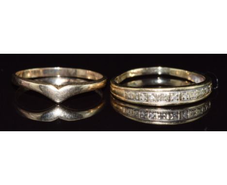 A 9ct gold half eternity ring set with diamonds and a 9ct gold V shaped ring, 2.5g, sizes P &amp; O