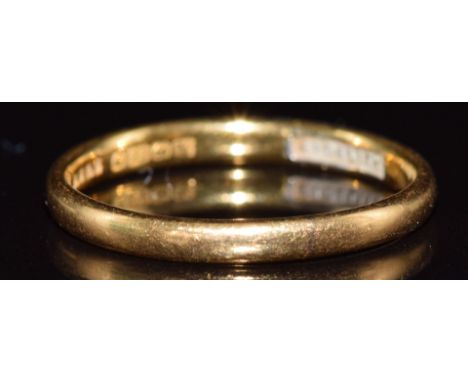 A 22ct gold wedding band / ring, 2.8g, size P