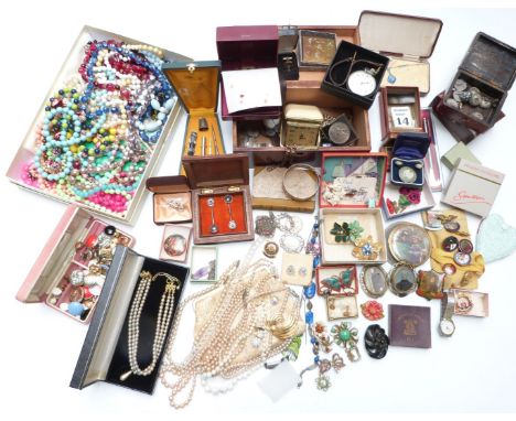 A collection of costume jewellery including silver bangle, vintage brooches, beads, jet brooch, Art Deco necklaces, Jesby wat