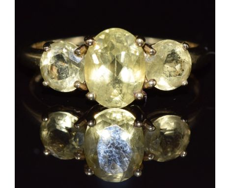 A 9ct gold ring set with quartz, 2.2g, size N