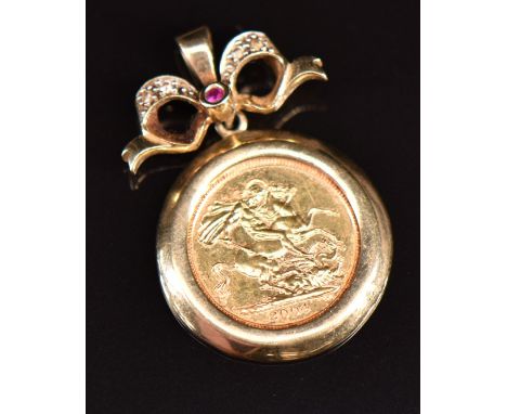 Elizabeth II 2004 gold half sovereign in 9ct gold pendant mount, the suspension bar in the form of a bow set with a ruby and 
