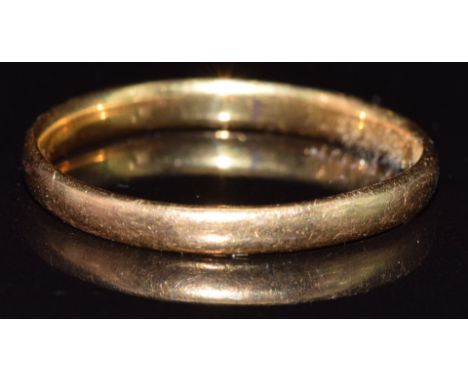 A 22ct gold wedding band, Birmingham 1927, in vintage box, 2.8g, size U