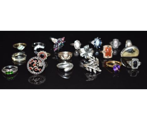 Seventeen silver rings including garnet, emerald, opal, etc