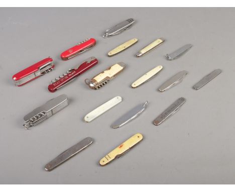 Seventeen folding pocket knives and accessories. To include Piat D'Or corkscrew, Smyth Brothers, Inox Solingen and Richards o