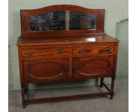 A vintage oak sideboard with mirror back.Hx136cmWx137cmDx48cm