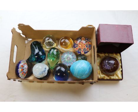 Paperweights to include millefiore, Caithness, Wedgwood, Irish and a boxed Wedgwood paperweight (12)