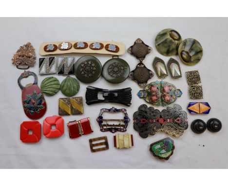 Circa 1920s/1930s buttons and buckles to include Art Deco striped plastic oval buttons with applied white metal flower decora
