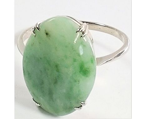 A jade and gold ring, size M and a half 2.6g 