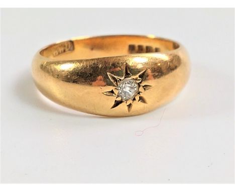 An 18ct gold diamond ring 4.71g Size M 