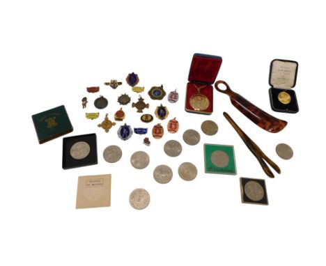A quantity of nickel silver crowns, St.John Ambulance medalions, a case for a Lincoln WWI commemorative medallion, etc.