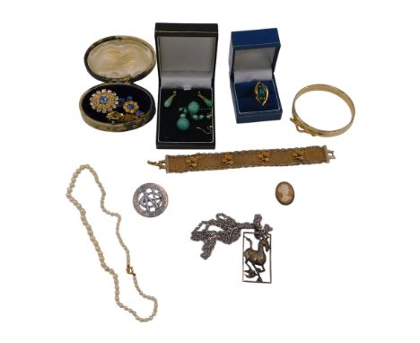 Silver and costume jewellery, including a gold plated bangle, graduated pearl necklace, contemporary ring, earrings, and a si