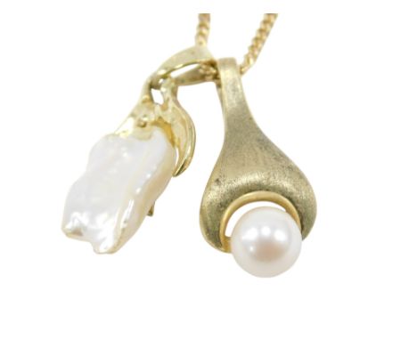 A 9ct gold fine belcher link neck chain, on a bolt ring clasp, together with a cultured pearl pendant, in a burnish yellow me