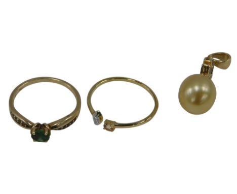 A 9ct baroque pearl and diamond flower head pendant, and two 9ct gold and gem set rings, size Q, 6.6g.