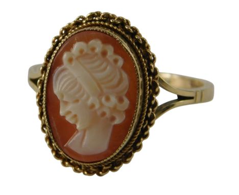 A 9ct gold and shell cameo ring, bust portrait of a lady, size T½, 3.5g.
