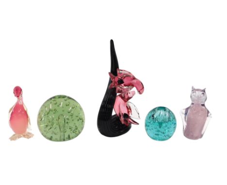 An Art Glass figure group of two birds, indistinctly signed, an owl paperweight, a duck paperweight, etc. 
