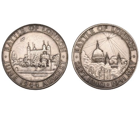 The Battle of London, 1944, a silver medal by L. E. Pinches, searchlights fixing on bomber over St. Pauls Cathedral in plumes