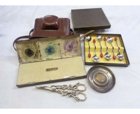 A small selection of collectable items including Ilford camera, Roberson &amp; Co. artist's watercolour box with ceramic pain