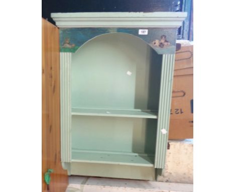 A 59cm painted wood wall mounted shelf unit with decorative top and reeded sides