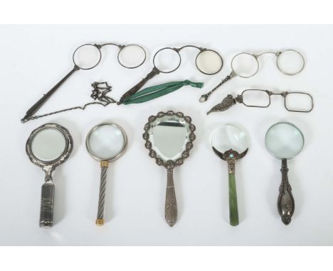 Lorgnons, Lupen &amp; Spiegel20. Jh., Silber/Metall/Glas/Stein, 9-tlg. best. aus 4 (3x nielliert) Lorgnons, 3 Handlupen und 2