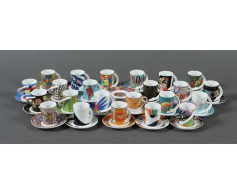 23 Espresso-Sammeltassen mit Unteren &amp; WeitereÜberw. Rosenthal, studio-linie, 2. H. 20. Jh., Porzellan, glasiert, Tasse "