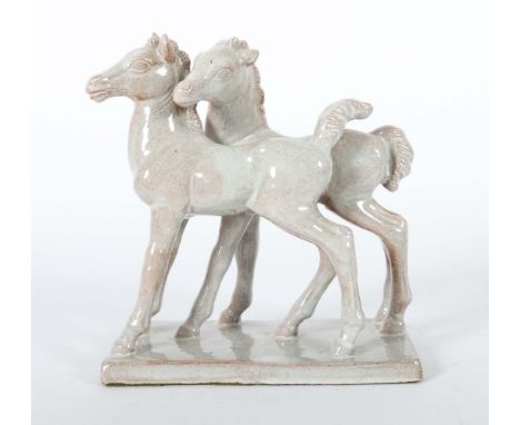 Rempel, RudolfGelsenkirchen 1892 - 1970 Stuttgart, deutscher Tierbildhauer, lieferte Entwürfe für Rosenthal, Göbel und die Ka