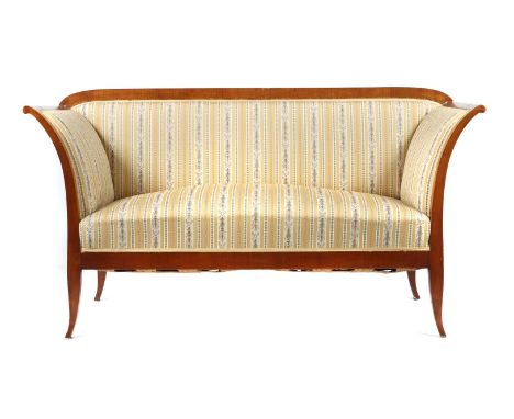 Biedermeier-Sofa2. Viertel 19. Jh., Kirschbaum furniert, geschwungene u. spitz zulaufende Vierkantbeine, ausschwingende Armle