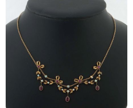 Collierum 1900, Gelbgold 15 Karat, ca. 7,72 g, besetzt mit Opal und Granaten, punziert: Karatanzahl, L: 42 cm. Leichte Trages