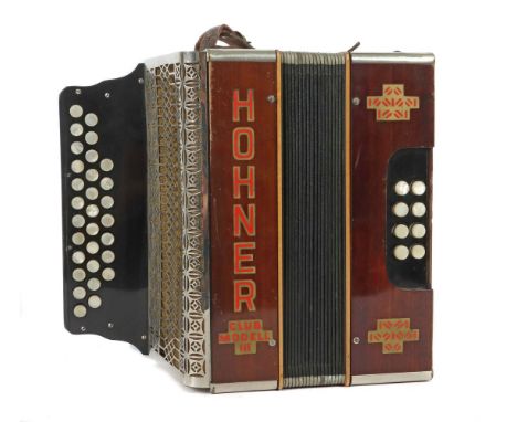 Hohner-AkkordeonClub Modell III, Blasebalg dicht, alle Tasten funktionieren, BxTxH: 34/21,5/31,5 im Koffer, stärkere Alterssp