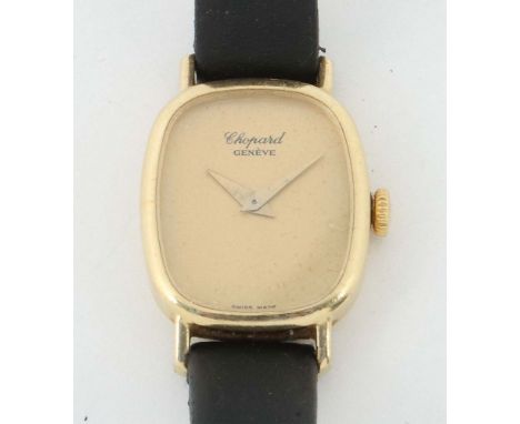 Chopard-DamenarmbanduhrGenf, modern, Gelbgold 750, ca. 16,65 g, schwarzes Lederarmband und Schließe erg., goldenes Zifferblat