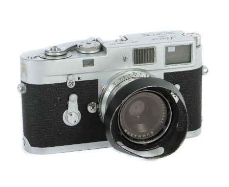 Leica M2-KameraErnst Leitz GmbH, Wetzlar, 1964, Objektiv: LEITZ WETZLAR 2310421 SUMMARON 1:2.8/35, bez. und num. M2 - 1009924