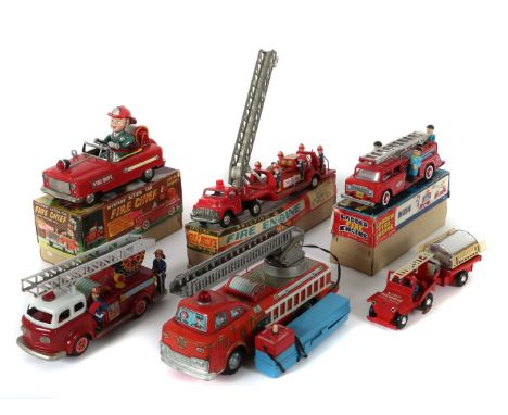 6 x Feuerwehrwagenmade in Japan, ca. 1960/70er Jahre, Blech, lithografiert, 1 x Fernlenk-Wagen mit ausziehbarer Drehleiter, L