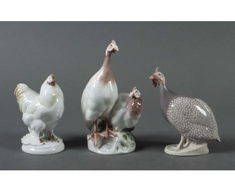 3 gefiederte Porzellanfiguren2x Rosenthal und 1x Royal Copenhagen, 20. Jh., Porzellan, glasiert und polychrom staffiert, je v