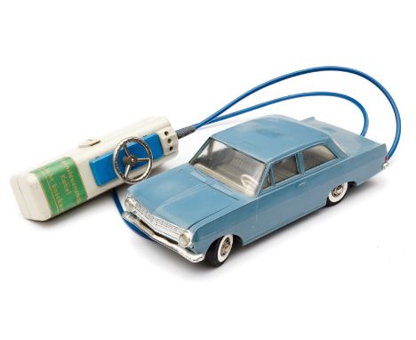 Gama Opel-Rekord, 1963, Maßstab 1:21, mit Fernsteuerung, batteriebetrieben, tw LS, sonst Z 2-3
