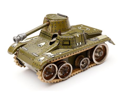 Kleiner Gama Tank, Blech, CL, Uhrwerk intakt, mit Figur, Alterungs- und Gebrauchsspuren, Räder RS, L 13,5, Z 2-3