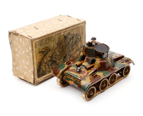 Gama Tank ”65”, Blech, CL, Uhrwerk intakt, ohne Werkzeug, mit Figur, Figurensockel besch., Figur rissig, Alterungsspuren, L 1