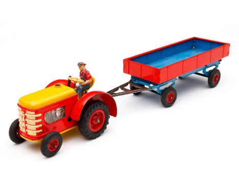 Gama Traktor mit Anhänger, Uhrwerk intakt, tw LS, 1 Scheibe min. besch., Gesamtlänge 41, Z 3