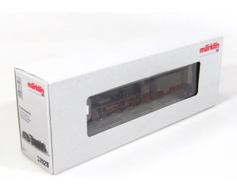 A Marklin HO-gauge locomotive and tender, 37028 Damplokomotive Gattung P8, 5cm high. (boxed)